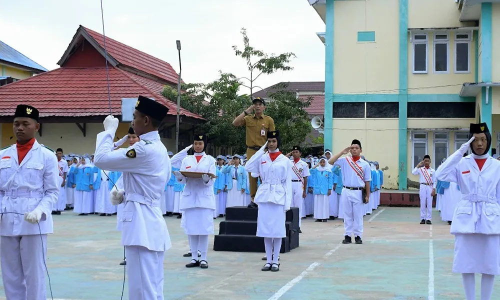 Dari Lapangan Upacara ke Masa Depan Cerah: Pesan Inspiratif Sekprov untuk Pelajar SMK di Tanjung Selor