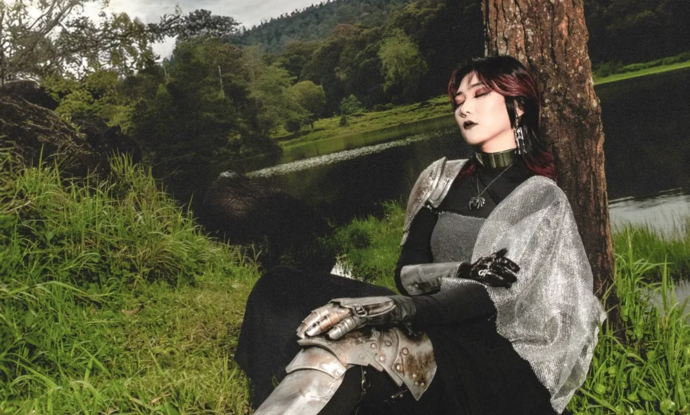 Eksplorasi Tanpa Batas, Isyana Sarasvati Perkenalkan “Babel” dalam Balutan Symphonic Metal