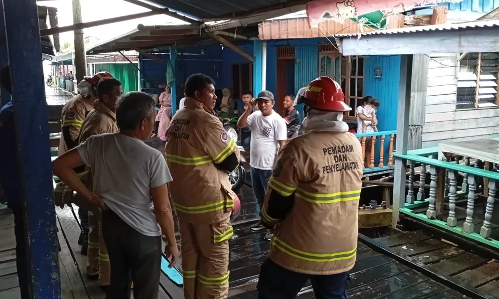 Damkar Apresiasi Warga Sigap Gunakan APAR Saat Kebakaran di Kampung Pukat
