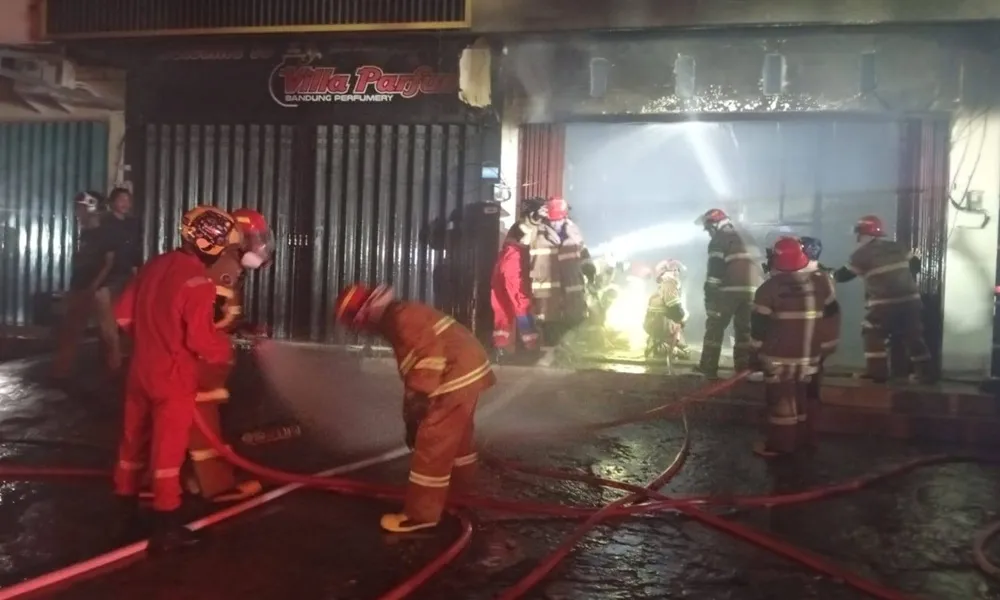 Kebakaran Hebat Melanda Ruko di Nunukan, Delapan Damkar Diterjunkan