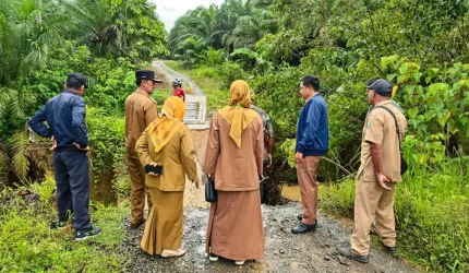 Longsor Terjang Sungai Limau, Jembatan Penghubung Warga Ambruk